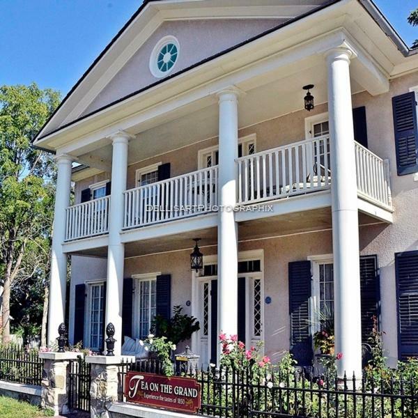 The Carriage House Flat - Downtown Paris Canada ภายนอก รูปภาพ