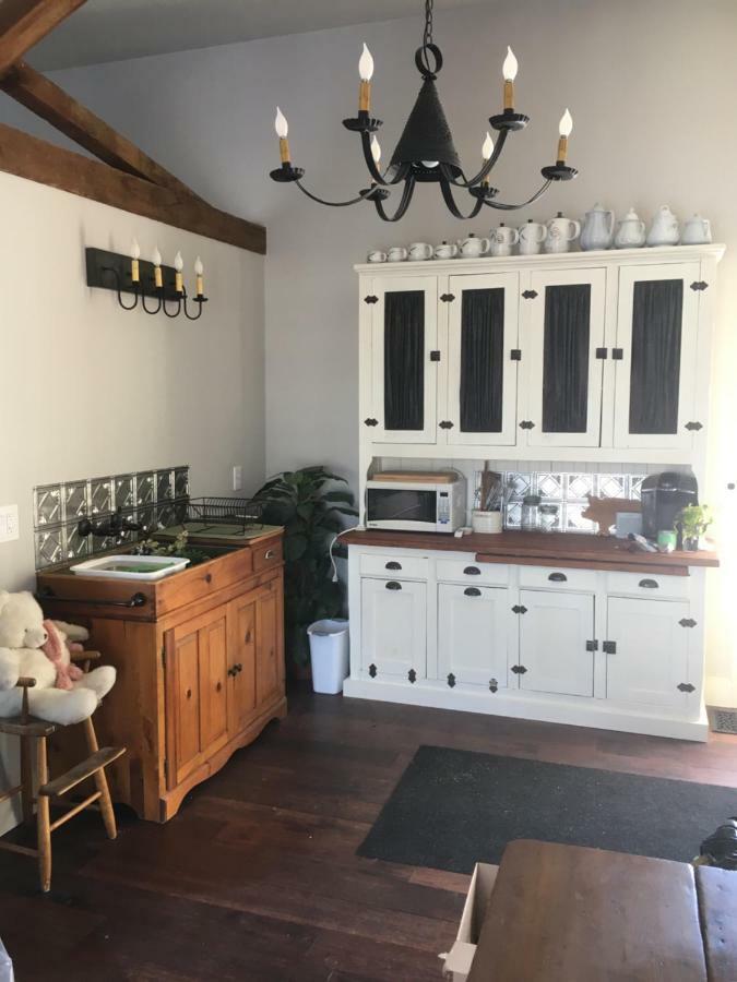 The Carriage House Flat - Downtown Paris Canada ภายนอก รูปภาพ