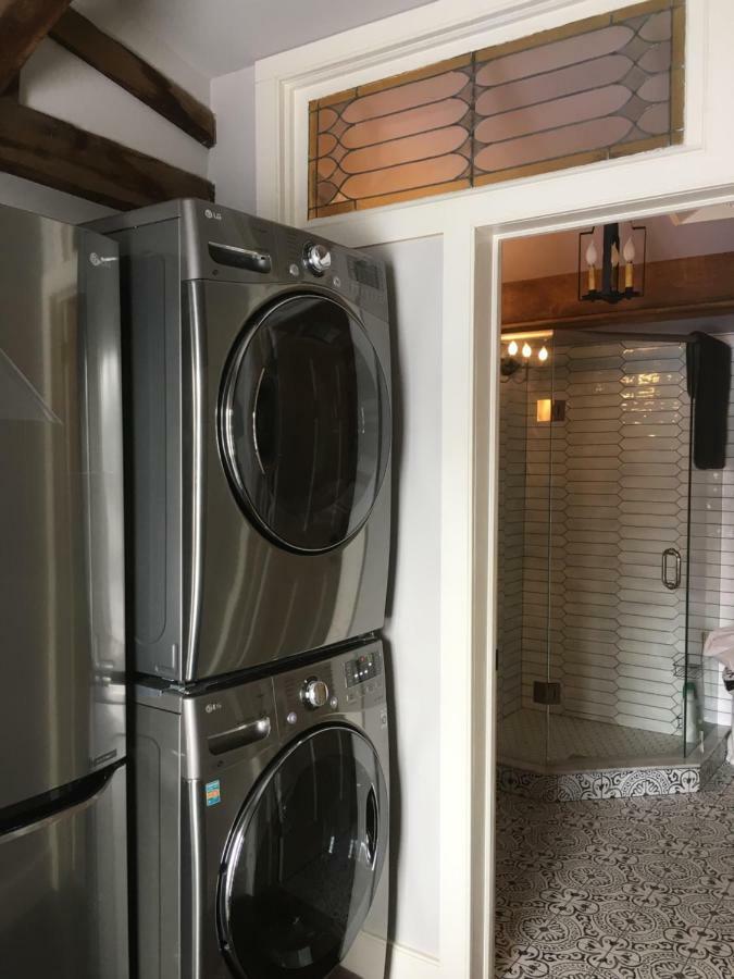 The Carriage House Flat - Downtown Paris Canada ภายนอก รูปภาพ