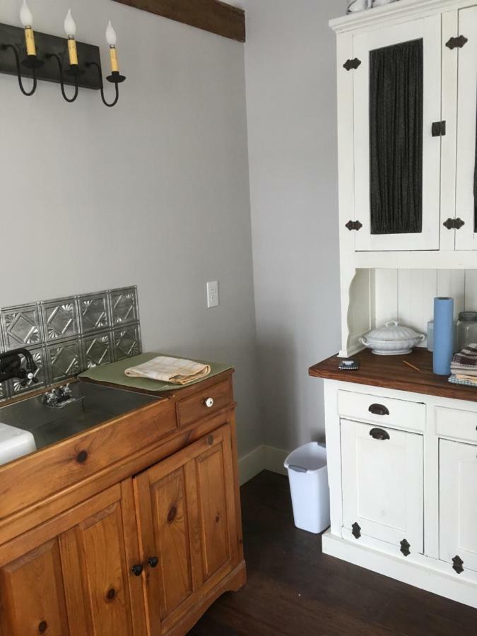 The Carriage House Flat - Downtown Paris Canada ภายนอก รูปภาพ